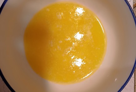 Фото шага рецепта Маффины из переспелых бананов 190928 шаг 2  