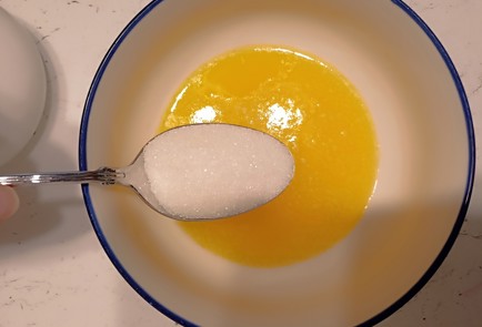 Фото шага рецепта Маффины из переспелых бананов 190928 шаг 3  