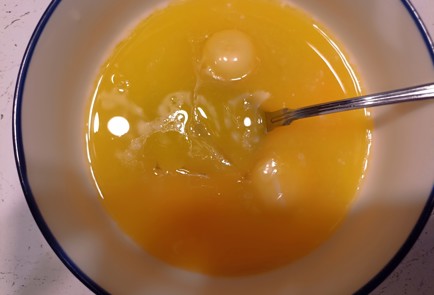 Фото шага рецепта Маффины из переспелых бананов 190928 шаг 4  