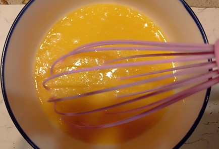 Фото шага рецепта Маффины из переспелых бананов 190928 шаг 5  