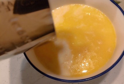 Фото шага рецепта Маффины из переспелых бананов 190928 шаг 6  