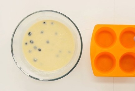 Фото шага рецепта Маффины с голубикой 125560 шаг 8