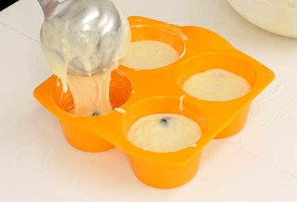 Фото шага рецепта Маффины с голубикой 125560 шаг 9