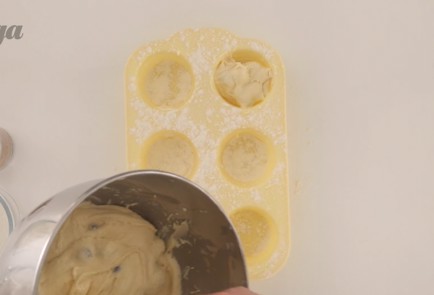 Фото шага рецепта Маффины с голубикой и мускатным орехом 21506 шаг 5  