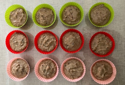 Фото шага рецепта Маффины в духовке со сливами и кабачком 190314 шаг 11  