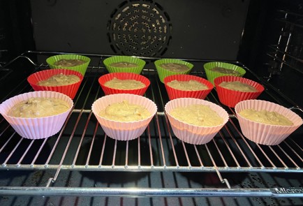 Фото шага рецепта Маффины в духовке со сливами и кабачком 190314 шаг 12  