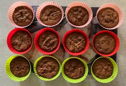 Фото шага рецепта Маффины в духовке со сливами и кабачком 190314 шаг 13  