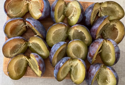 Фото шага рецепта Маффины в духовке со сливами и кабачком 190314 шаг 4  