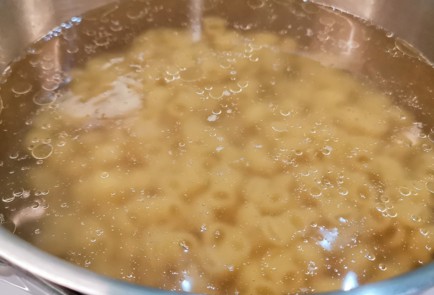 Фото шага рецепта Макароны меццигомити с сыром и томатным соусом 152389 шаг 2  