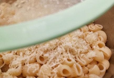 Фото шага рецепта Макароны меццигомити с сыром и томатным соусом 152389 шаг 3  