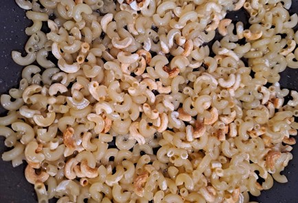 Фото шага рецепта Макароны на сковороде с куриным мясом 189961 шаг 4