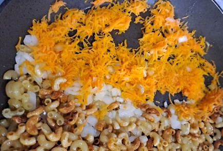 Фото шага рецепта Макароны на сковороде с куриным мясом 189961 шаг 6