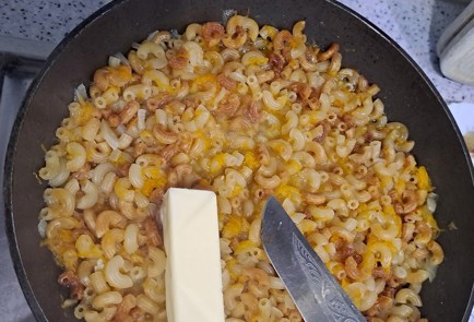 Фото шага рецепта Макароны на сковороде с куриным мясом 189961 шаг 9