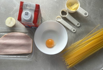 Фото шага рецепта Макароны на сковороде с ветчиной в сливочном соусе 189801 шаг 1