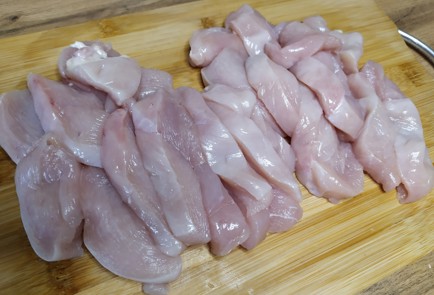 Фото шага рецепта Макароны с соусом песто и куриной грудкой 188870 шаг 1  