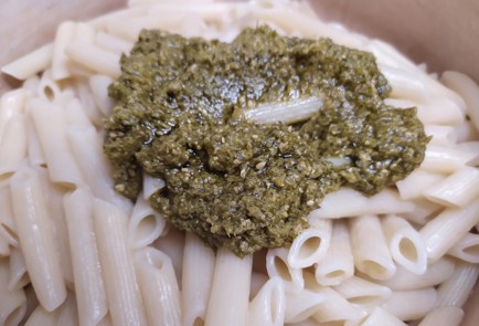 Фото шага рецепта Макароны с соусом песто и куриной грудкой 188870 шаг 10  