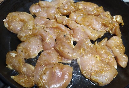 Фото шага рецепта Макароны с соусом песто и куриной грудкой 188870 шаг 7  