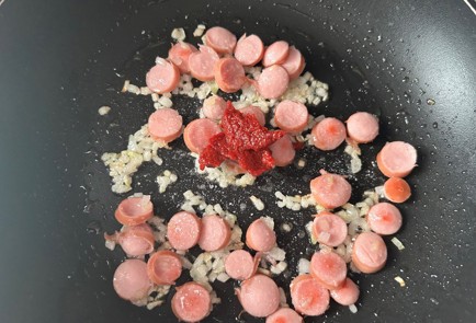 Фото шага рецепта Макароны с сосисками в томатном соусе 189777 шаг 7  