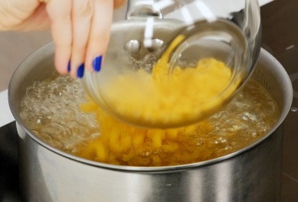 Фото шага рецепта Макароны с сыром 91462 шаг 1  