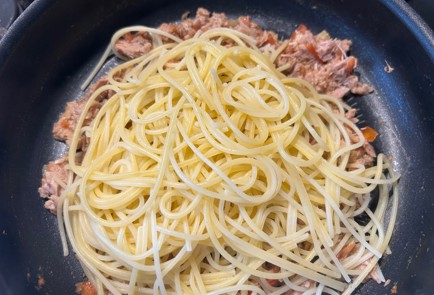 Фото шага рецепта Макароны с тунцом 189373 шаг 8  