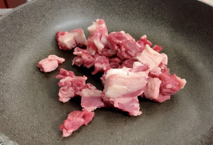 Фото шага рецепта Макароны в сливочном соусе с беконом 150961 шаг 1  