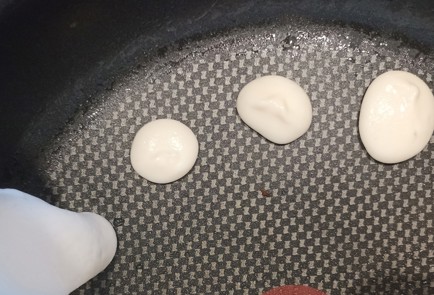 Фото шага рецепта Маленькие рисовые панкейки с шоколадом для любимой 191312 шаг 6  