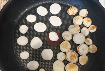 Фото шага рецепта Маленькие рисовые панкейки с шоколадом для любимой 191312 шаг 7  