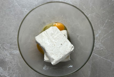 Фото шага рецепта Малиновая творожная запеканка с ананасом 190003 шаг 2  