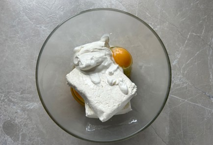 Фото шага рецепта Малиновая творожная запеканка с ананасом 190003 шаг 3  