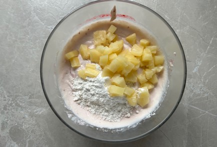 Фото шага рецепта Малиновая творожная запеканка с ананасом 190003 шаг 7  