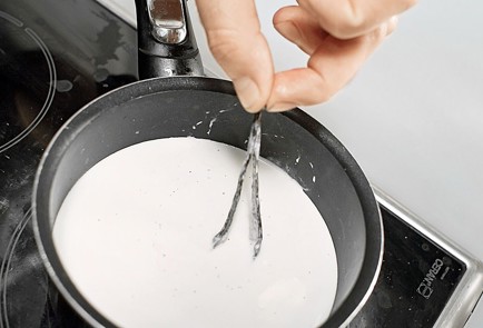 Фото шага рецепта Малиновоманный пудинг 42426 шаг 1