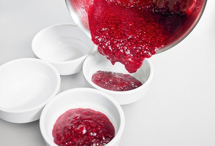 Фото шага рецепта Малиновоманный пудинг 42426 шаг 4