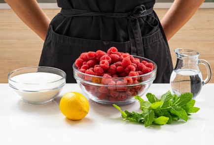 Фото шага рецепта Малиновомятный сироп 186625 шаг 1  