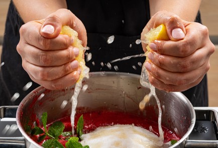 Фото шага рецепта Малиновомятный сироп 186625 шаг 5  