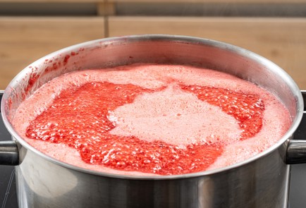 Фото шага рецепта Малиновомятный сироп 186625 шаг 7  