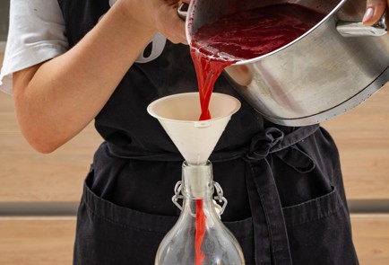 Фото шага рецепта Малиновомятный сироп 186625 шаг 9  