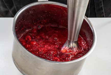 Фото шага рецепта Малиновый крем для торта 190699 шаг 3