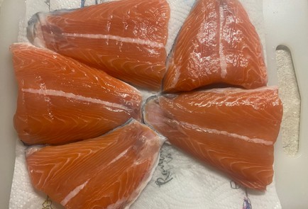 Фото шага рецепта Малосольная форель 151379 шаг 1  