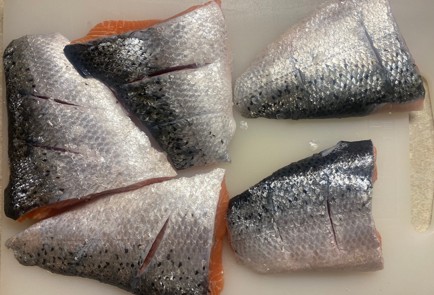 Фото шага рецепта Малосольная форель 151379 шаг 2  