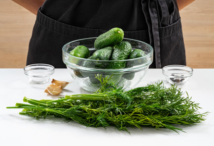 Фото шага рецепта Малосольные огурцы с чесноком 189115 шаг 1  