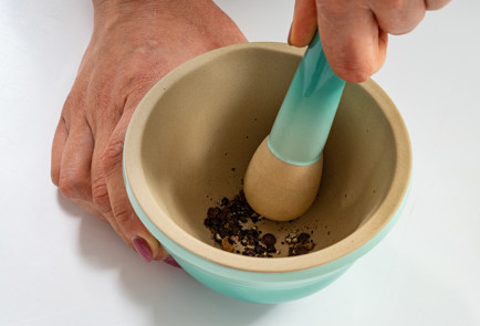 Фото шага рецепта Малосольные огурцы с чесноком 189115 шаг 4  