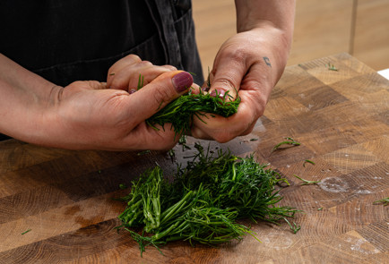 Фото шага рецепта Малосольные огурцы с чесноком 189115 шаг 6  