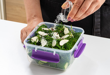 Фото шага рецепта Малосольные огурцы с чесноком 189115 шаг 8  