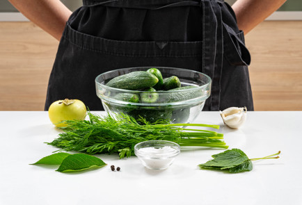 Фото шага рецепта Малосольные огурцы с яблоком 189602 шаг 1  