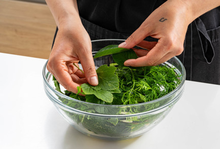 Фото шага рецепта Малосольные огурцы с яблоком 189602 шаг 4  