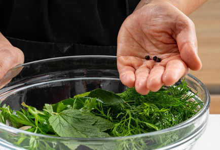 Фото шага рецепта Малосольные огурцы с яблоком 189602 шаг 5  