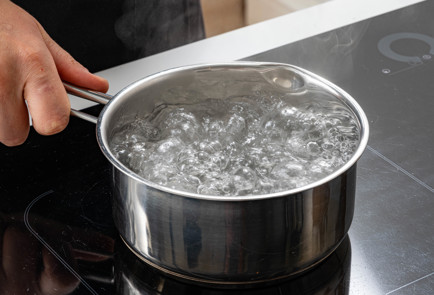 Фото шага рецепта Малосольные огурцы с яблоком 189602 шаг 6  