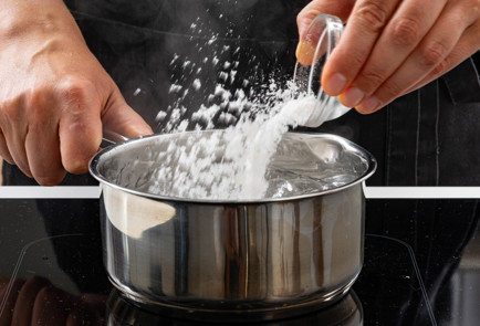 Фото шага рецепта Малосольные огурцы с яблоком 189602 шаг 7  