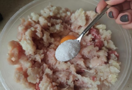 Фото шага рецепта Мамины котлетки 188662 шаг 3