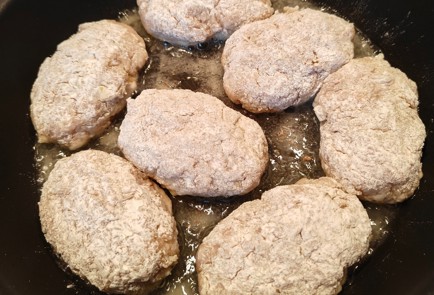 Фото шага рецепта Мамины куриные котлеты 175451 шаг 15  